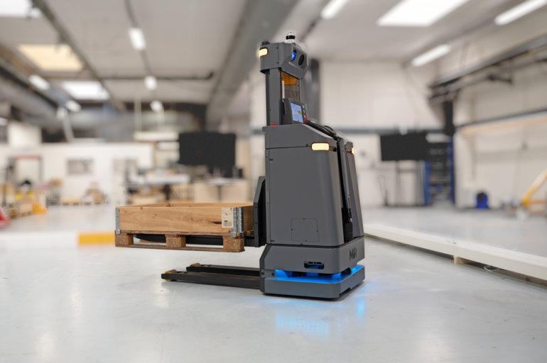 Vecna Robotics Pallet Jack AMR