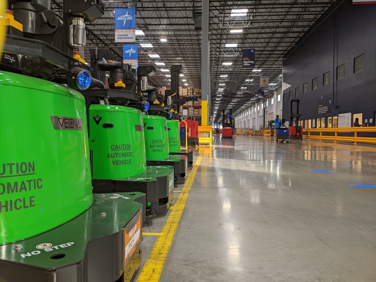Vecna Robotics Tugger AMR